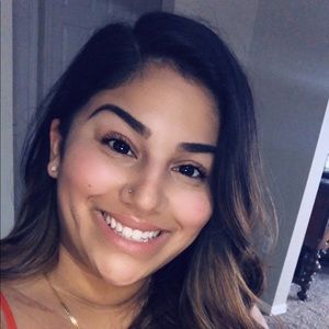 Meet your Posher, Mirella